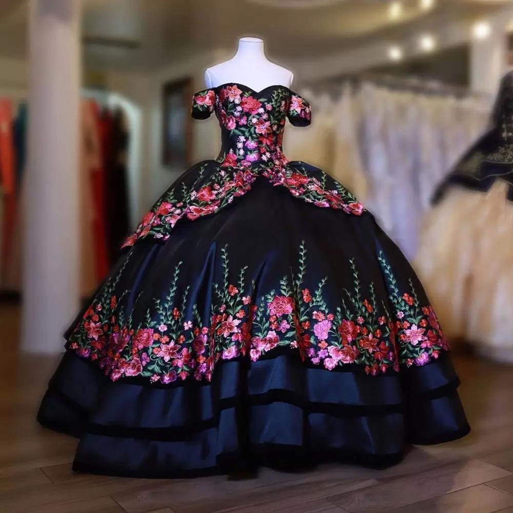 Emboridery Appliques Long Black Quinceanera Dresses for Sweet 15 Year Prom Gowns Party Dress Ball Gown Formal Debutante Dress