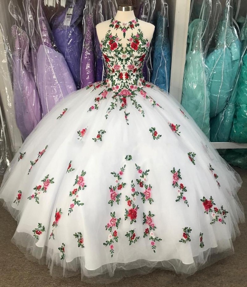 Sexy Halter Country White Quinceanera Dresses Ball Gown Puffy Lady Prom Dress for Sweet 16 Year
